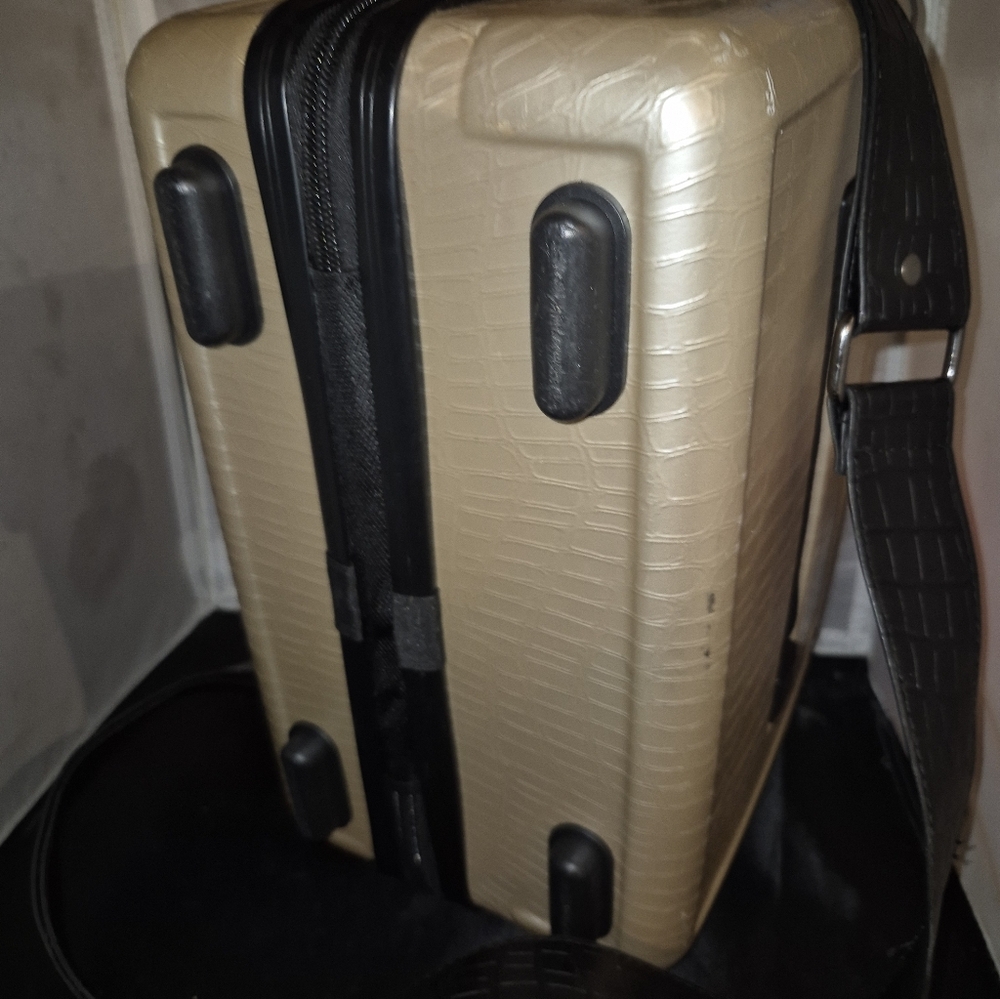 Tan and Black Crocodile Pattern  Travel Train Case Luggage Attachment - Picture 5 of 8